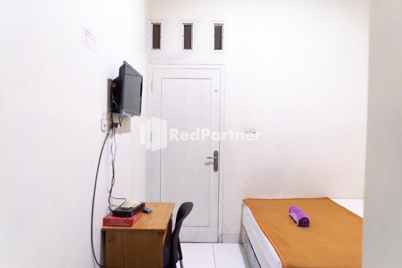 Wisma Aini Syariah Mitra Reddoorz バンダールランプン エクステリア 写真